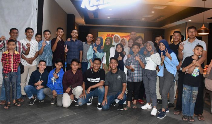 Kolonel Ruly Berbagi Kebahagiaan Dengan Yatim Piatu Kolonel Ruly Berbagi Kebahagiaan Dengan Yatim Piatu