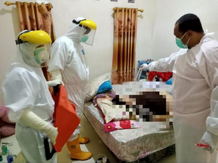 Serumah dengan Pasangan Sejenis, Waria Ditemukan Tak Bernyawa di Kamar Kontrakan Serumah dengan Pasangan Sejenis, Waria Ditemukan Tak Bernyawa di Kamar Kontrakan