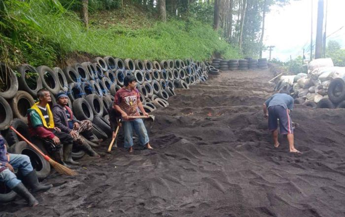 Sering Terjadi Rem Blong, Warga Buat Jalur Darurat di Klemuk Songgoriti Sering Terjadi Rem Blong, Warga Buat Jalur Darurat di Klemuk Songgoriti