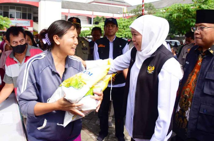 Stabilkan Harga Beras, Gubernur Khofifah Gencarkan Operasi Pasar Stabilkan Harga Beras, Gubernur Khofifah Gencarkan Operasi Pasar