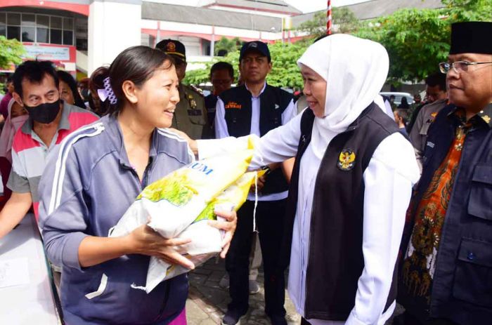 Stabilkan Harga Beras, Gubernur Khofifah Gencarkan Operasi Pasar