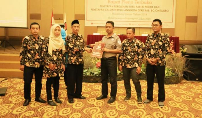 KPU Bojonegoro Gelar Rapat Pleno Penetapan Perolehan Kursi Parpol dan Caleg Terpilih KPU Bojonegoro Gelar Rapat Pleno Penetapan Perolehan Kursi Parpol dan Caleg Terpilih