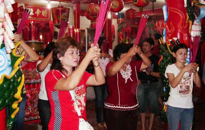Meski Sederhana, Perayaan Cap Go Meh di Klenteng Hok Yoe Kiong Penuh Kebersamaan