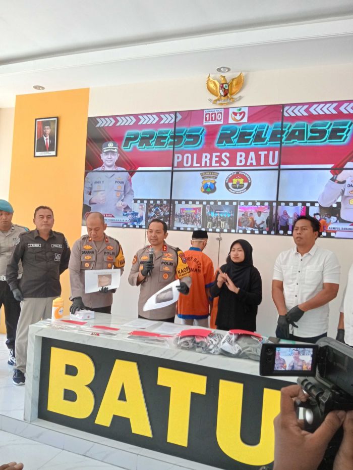Polres Batu Ringkus Sejoli yang Diduga Aborsi Janin di Luar Nikah Polres Batu Ringkus Sejoli yang Diduga Aborsi Janin di Luar Nikah