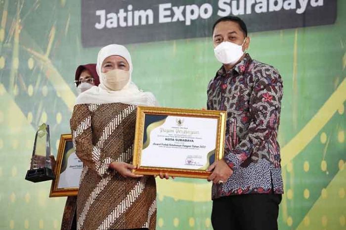 Kota Surabaya Raih Penghargaan Peduli Ketahanan Pangan 2022