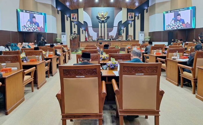 Pj Bupati Pasuruan Sampaikan LKPJ Tahun 2023 ke DPRD Pj Bupati Pasuruan Sampaikan LKPJ Tahun 2023 ke DPRD