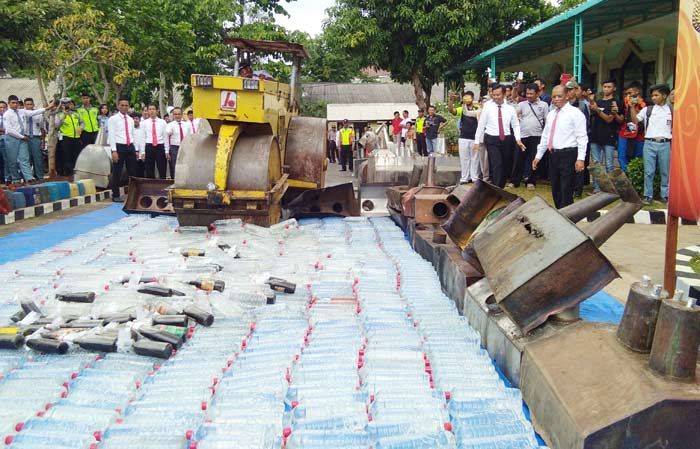 ​Polres Tuban Musnahkan Ribuan Liter Arak dan Obat Daftar G