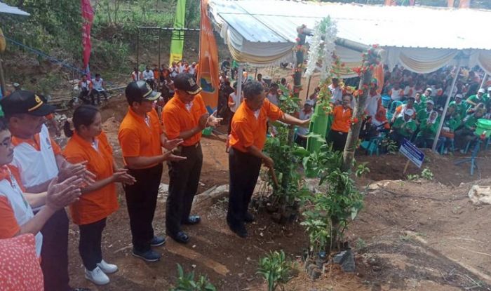 Bupati Indartato Harapkan Hutan di Pacitan Lebih Ijo Royo-royo Bupati Indartato Harapkan Hutan di Pacitan Lebih Ijo Royo-royo