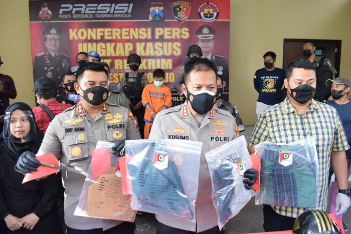 Pembunuh Kakak Beradik di Wedoro Sidoarjo Tertangkap, Motif Pelaku: Cinta Bertepuk Sebelah Tangan Pembunuh Kakak Beradik di Wedoro Sidoarjo Tertangkap, Motif Pelaku: Cinta Bertepuk Sebelah Tangan