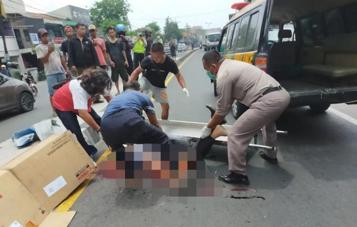 Tubuh Kakek 81 Tahun ini Hancur Dilindas Truk di Jalan Raya Kletek Sidoarjo