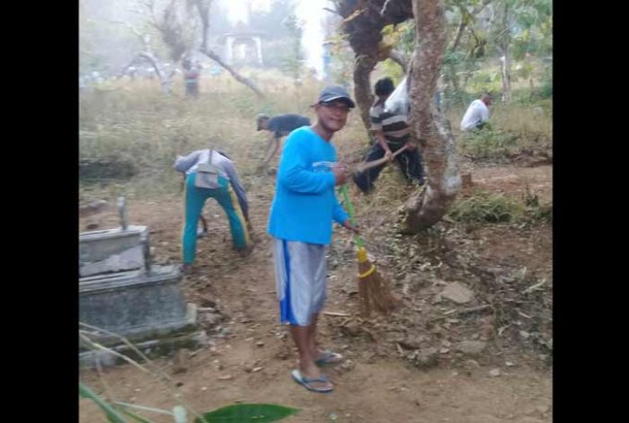 Sambut Ramadhan, Warga Muslim di Pacitan Lakukan Gugur Gunung Sambut Ramadhan, Warga Muslim di Pacitan Lakukan Gugur Gunung