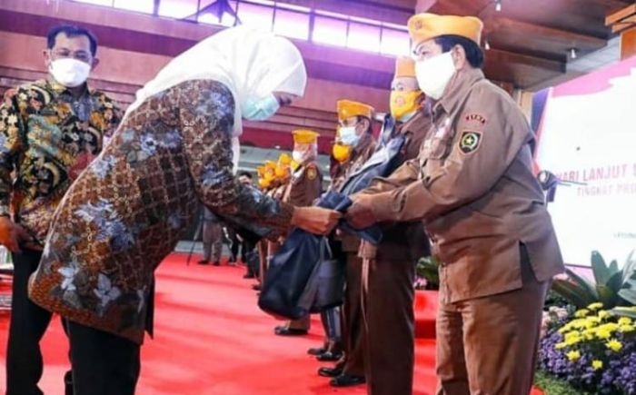 Gelar Peringatan HLUN ke-25, Gubernur Khofifah Viralkan Rasa Patriotisme dan Cinta Tanah Air Gelar Peringatan HLUN ke-25, Gubernur Khofifah Viralkan Rasa Patriotisme dan Cinta Tanah Air