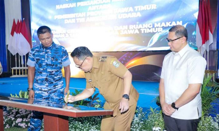Tingkatkan Kualitas Pendidikan, Adhy Karyono Resmikan 2 Asrama SMAN 3 Taruna Angkasa Jatim Tingkatkan Kualitas Pendidikan, Adhy Karyono Resmikan 2 Asrama SMAN 3 Taruna Angkasa Jatim