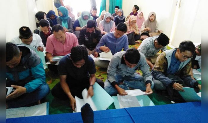 Pasangan Muda Kota Batu Ramai-ramai ‘Serbu’ KUA Pasangan Muda Kota Batu Ramai-ramai ‘Serbu’ KUA