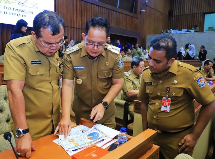 RDP dengan DPR RI dan Mendagri, Pj Adhy Sebut Kesiapan Jatim Gelar Pilkada Serentak 2024 RDP dengan DPR RI dan Mendagri, Pj Adhy Sebut Kesiapan Jatim Gelar Pilkada Serentak 2024