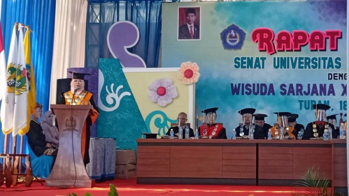 Unirow Tuban Terapkan Protokol Kesehatan saat Menggelar Wisuda ke-XIX Unirow Tuban Terapkan Protokol Kesehatan saat Menggelar Wisuda ke-XIX