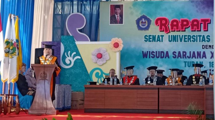 Unirow Tuban Terapkan Protokol Kesehatan saat Menggelar Wisuda ke-XIX