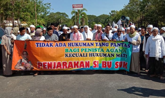 Gelar Aksi, Massa Gerakan Umat Islam Pamekasan (GUIP) Tuntut Sukmawati Diproses Hukum Gelar Aksi, Massa Gerakan Umat Islam Pamekasan (GUIP) Tuntut Sukmawati Diproses Hukum