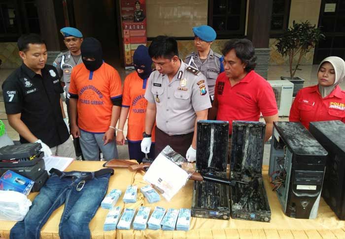 Polres Gresik Bekuk 2 Pembobol ATM BNI Sukomulyo Polres Gresik Bekuk 2 Pembobol ATM BNI Sukomulyo