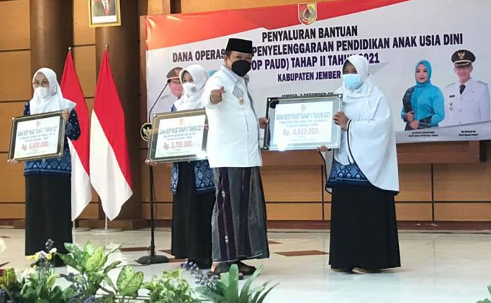 Bupati Jember Salurkan BOP PAUD Tahap II Anggaran 2021 Senilai Rp18 Miliar Bupati Jember Salurkan BOP PAUD Tahap II Anggaran 2021 Senilai Rp18 Miliar