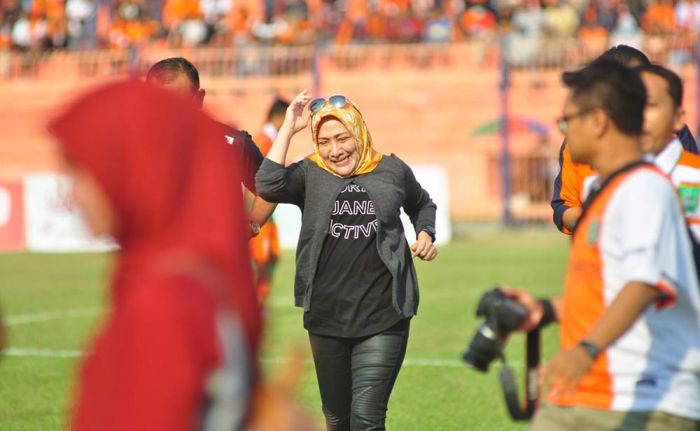 Lewat Instagramnya, Bupati Anna Beri Sinyal Daftarkan Persibo Liga 3 Jatim Lewat Instagramnya, Bupati Anna Beri Sinyal Daftarkan Persibo Liga 3 Jatim