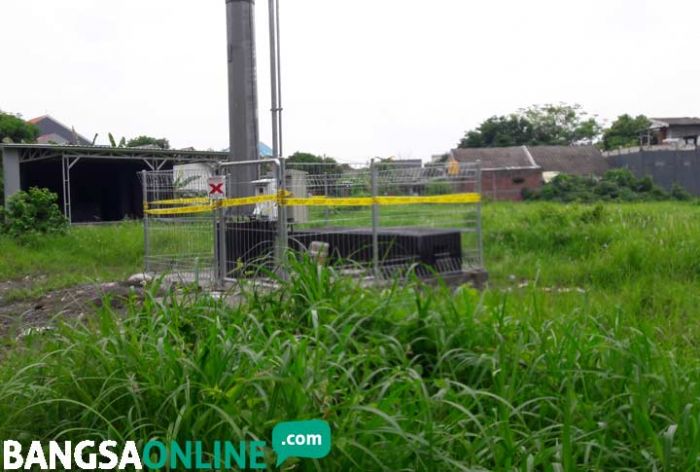 Ilegal, Dispol PP Gresik Segel Tower BTS di Kembangan Ilegal, Dispol PP Gresik Segel Tower BTS di Kembangan