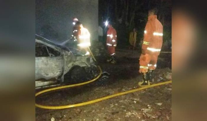 Pemiliknya Tidur Lelap, Mobil Sedan di JemberTerbakar 