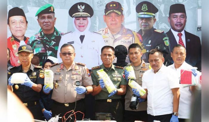 Sekdaprov Heru Saksikan Pemusnahan 50 Kg Narkoba di Polres Tanjung Perak Sekdaprov Heru Saksikan Pemusnahan 50 Kg Narkoba di Polres Tanjung Perak