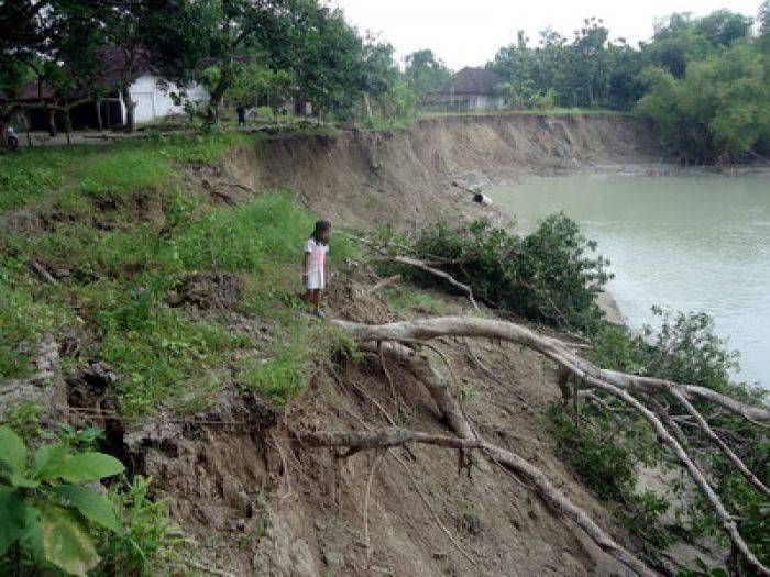 Longsor Kaligandong Bojonegoro Melebar, Warga Ketar-ketir Longsor Kaligandong Bojonegoro Melebar, Warga Ketar-ketir