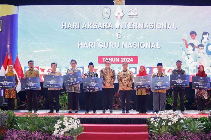 Komitmen Pj Gubernur Jatim di Hari Aksara Internasional dan Hari Guru Nasional 2024 Komitmen Pj Gubernur Jatim di Hari Aksara Internasional dan Hari Guru Nasional 2024