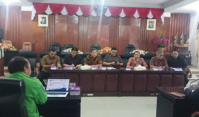 Panggil ESDM, Dewan Desak Lubang Jalan Ditutup Karena Dianggap Membahayakan Pengendara