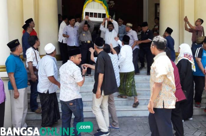 DPRD Gresik Berikan Penghormatan Terakhir kepada Almarhum Abdul Hamid