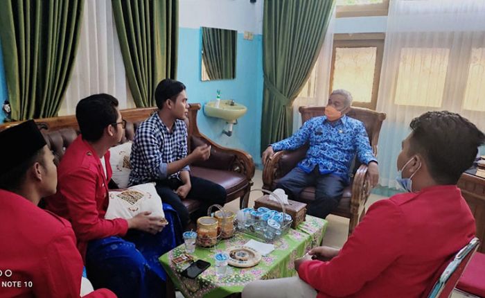 Audiensi, GMNI Kecewa DTPHP Tak Bisa Berikan Rancangan Program Anggaran DBHCHT Audiensi, GMNI Kecewa DTPHP Tak Bisa Berikan Rancangan Program Anggaran DBHCHT