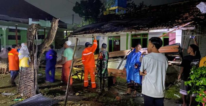 Puluhan Rumah Rusak Diterpa Hujan Angin di Pamekasan