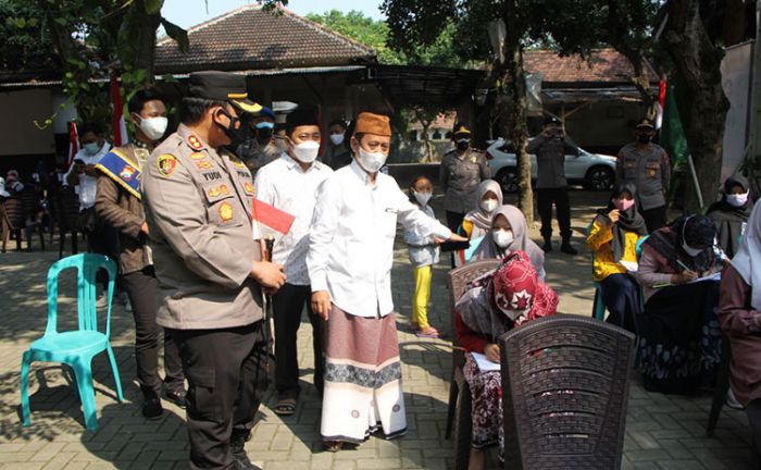 300 Santri Ponpes Salafiyyah Bandar Kidul Kediri Jalani Vaksinasi Covid-19 300 Santri Ponpes Salafiyyah Bandar Kidul Kediri Jalani Vaksinasi Covid-19