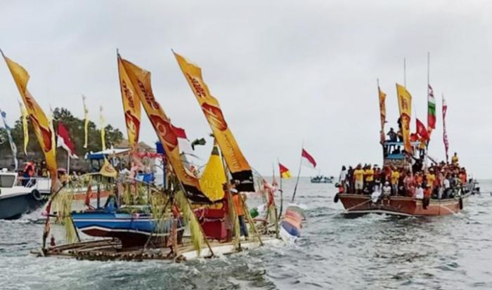 Syukuran Hasil Laut Melimpah, Warga Sendangbiru Malang Gelar Petik Laut Syukuran Hasil Laut Melimpah, Warga Sendangbiru Malang Gelar Petik Laut