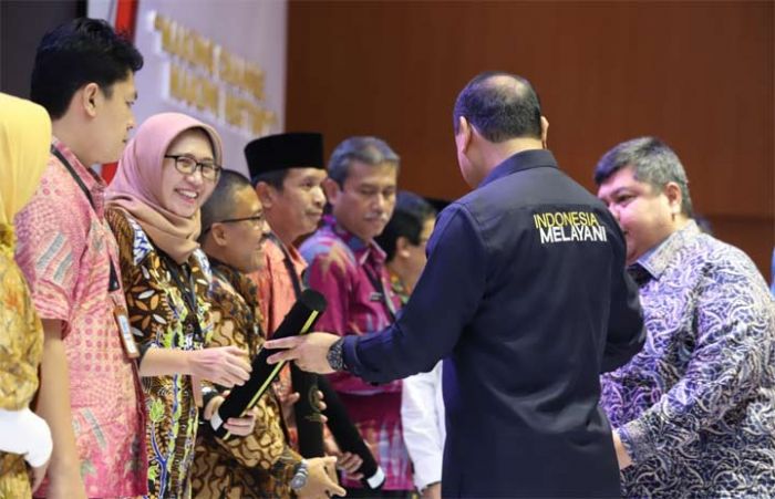 Pemkab Lumajang Dapat Penghargaan SAKIP Award Tahun 2018 Pemkab Lumajang Dapat Penghargaan SAKIP Award Tahun 2018