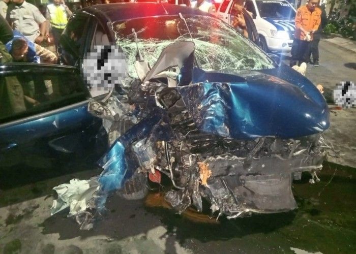 Sopir Ford Fiesta Tewas Usai Tabrak Motor Pengangkut Sampah di Surabaya, Apa Penyebabnya? Sopir Ford Fiesta Tewas Usai Tabrak Motor Pengangkut Sampah di Surabaya, Apa Penyebabnya?