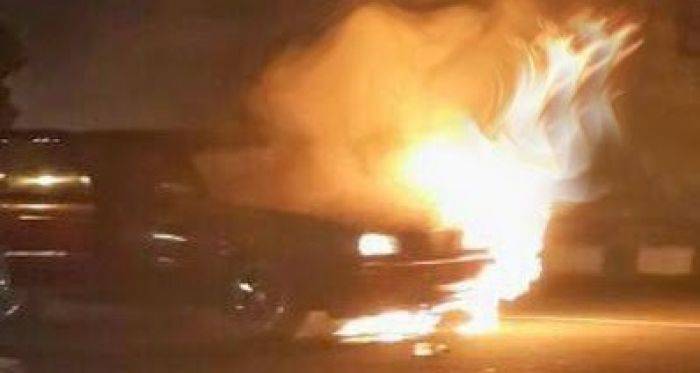 Sedan Milik Purel di Mojokerto Hangus Terbakar Sedan Milik Purel di Mojokerto Hangus Terbakar