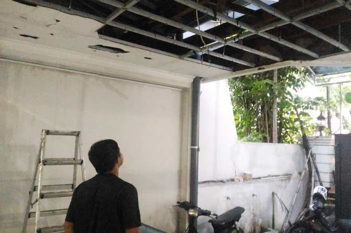 Diguyur Hujan, Atap Rumdin Wali Kota Malang Ambrol Diguyur Hujan, Atap Rumdin Wali Kota Malang Ambrol