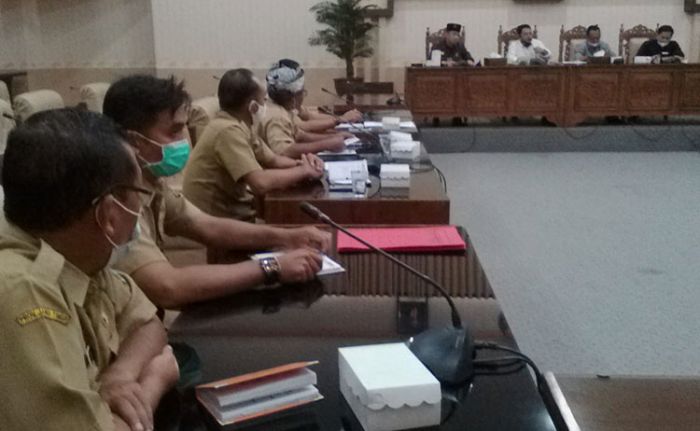 DPRD Banyuwangi Nilai Pengurangan dan Pemberhentian Ratusan THL Tidak Manusiawi DPRD Banyuwangi Nilai Pengurangan dan Pemberhentian Ratusan THL Tidak Manusiawi