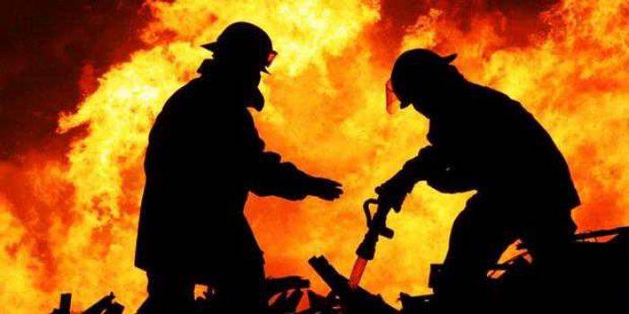 Pindahkan BBM Dari Jeriken ke Botol, Ruko Hangus Terbakar Pindahkan BBM Dari Jeriken ke Botol, Ruko Hangus Terbakar