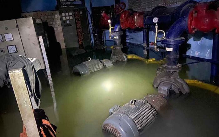 4 Mesin PDAM Bangkalan Rusak Terendam Banjir, Penyaluran Air Bersih Terganggu 4 Mesin PDAM Bangkalan Rusak Terendam Banjir, Penyaluran Air Bersih Terganggu