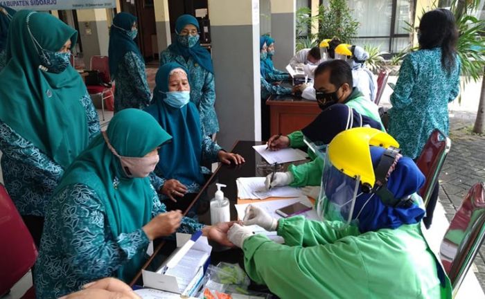 Sambut Hari Ibu, PKK Sidoarjo Gelar Rapid Test Gratis Bagi Perempuan