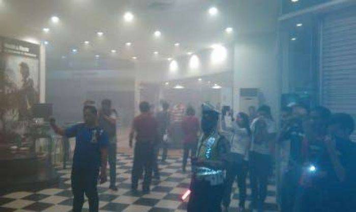 Gerai Kantin Delta Plaza Surabaya Terbakar, Pengunjung Semburat Gerai Kantin Delta Plaza Surabaya Terbakar, Pengunjung Semburat