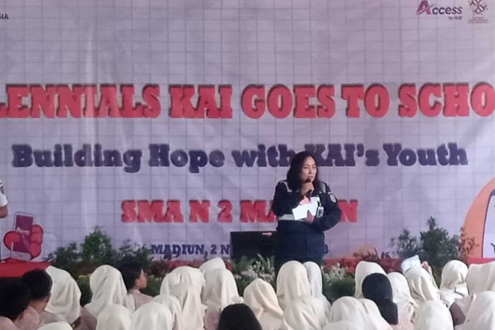 Kenalkan Profesi, PT KAI DAOP 7 Madiun Gelar 