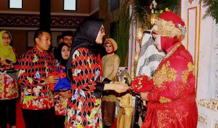 456 Pasangan Lansia di Probolinggo Ikuti Nikah Massal, Bupati Jadi Saksinya 456 Pasangan Lansia di Probolinggo Ikuti Nikah Massal, Bupati Jadi Saksinya