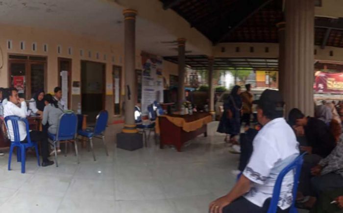 Sertifikat Ratusan Warga Tambaksari Dikembalikan, Tapi Ada yang Diambil Perangkat RT Sertifikat Ratusan Warga Tambaksari Dikembalikan, Tapi Ada yang Diambil Perangkat RT
