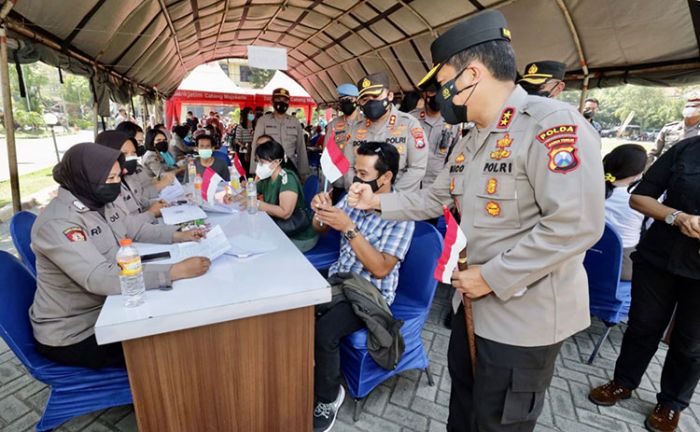 Akhir Desember Ditargetkan 70% Masyarakat Jatim Selesai Divaksin Akhir Desember Ditargetkan 70% Masyarakat Jatim Selesai Divaksin