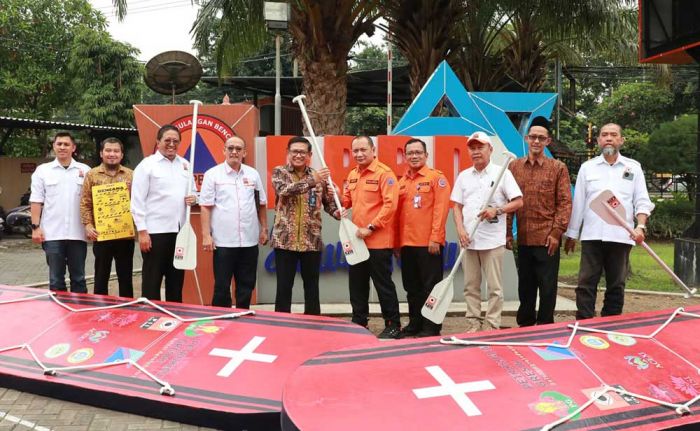 Manfaatkan Limbah Industri, PII Gresik Buat Perahu Penyelamat untuk BPBD Jawa Timur Manfaatkan Limbah Industri, PII Gresik Buat Perahu Penyelamat untuk BPBD Jawa Timur